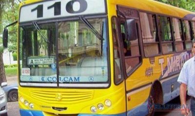 Encapuchados subieron a un colectivo y a punta de pistola asaltaron al chofer