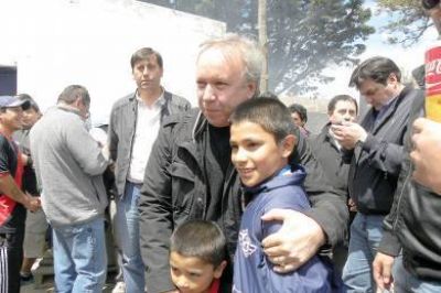 Peralta anunciar� la fecha de pago de sueldos a pasivos y activos