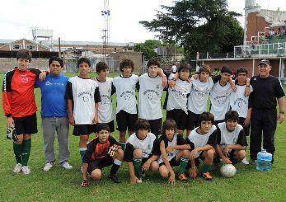 F�tbol: San Carlos campe�n Sub 13 y 15.	 	 