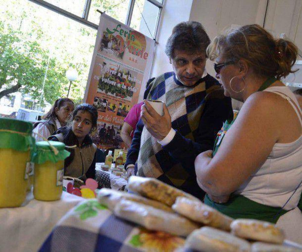 Feria Navide�a de los Emprendedores de Econom�a Social en Plaza del Agua