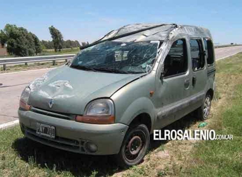 Mujer de Tandil con heridas al volcar un utilitario cerca de Bah�a Blanca