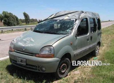 Mujer de Tandil con heridas al volcar un utilitario cerca de Bah�a Blanca