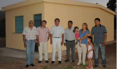 Entregaron viviendas en Los Sauces 