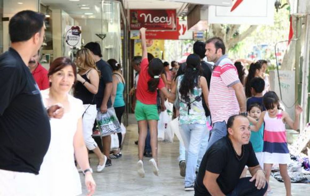 Comercio: r�cord de gente y mejores ventas que 2011 