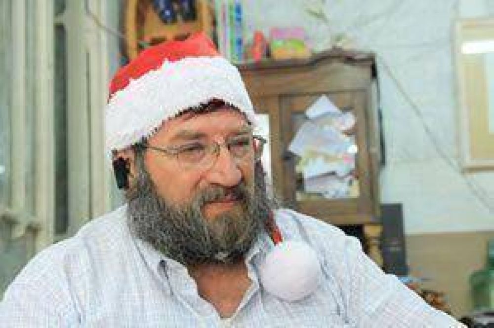Historias: El Pap� Noel que llega a corazones de chicos y grandes	