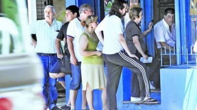 Por ley, limitan el tiempo de espera para hacer tr�mites