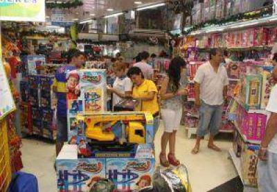 Juguetes y ropa, lo m�s buscado en las compras navide�as