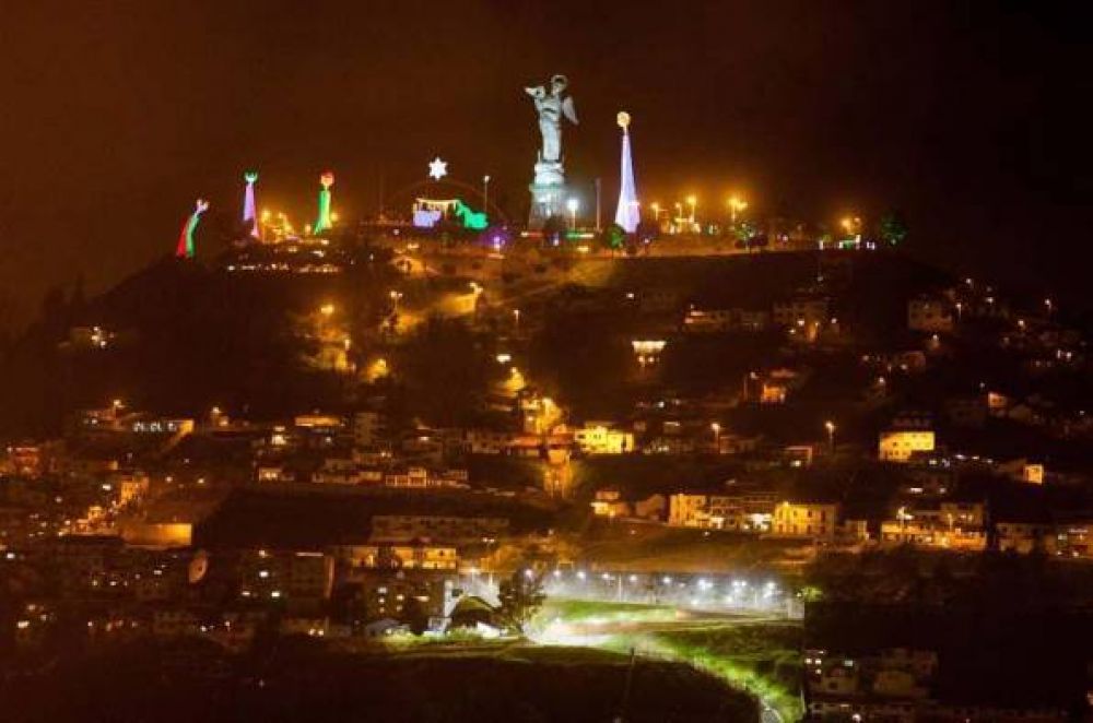 Un gran pesebre a 3.000 m de altura alumbra noches quite�as