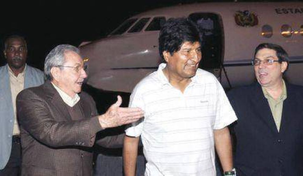 Evo Morales viaj� a La Habana para "dar aliento y fuerza" a Hugo Ch�vez