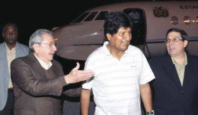 Evo Morales viaj� a La Habana para "dar aliento y fuerza" a Hugo Ch�vez