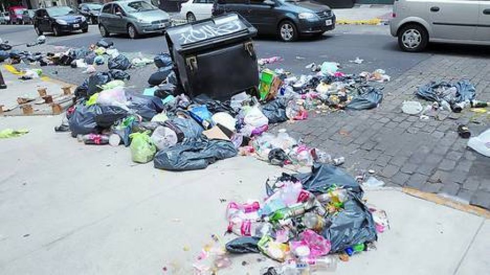 Las calles, otra vez llenas de basura