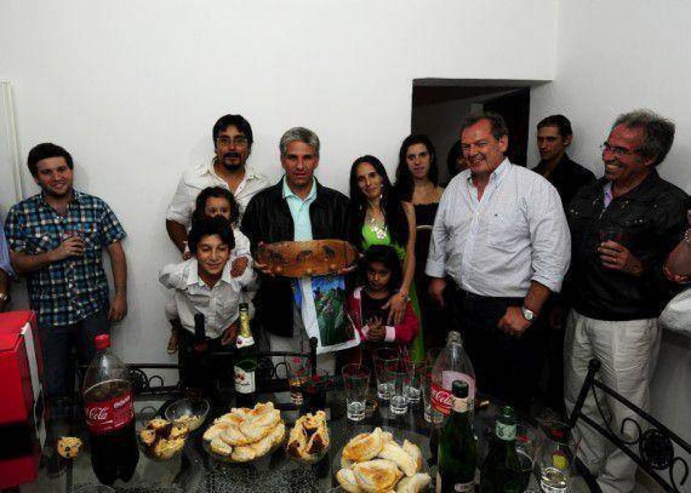 Navidad con Poggi: El Gobernador brind� con familias en las nuevas viviendas