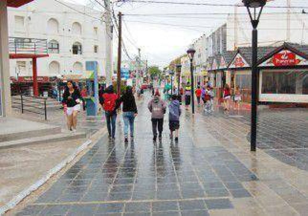 Una Navidad con viento y lluvia en Las Grutas 