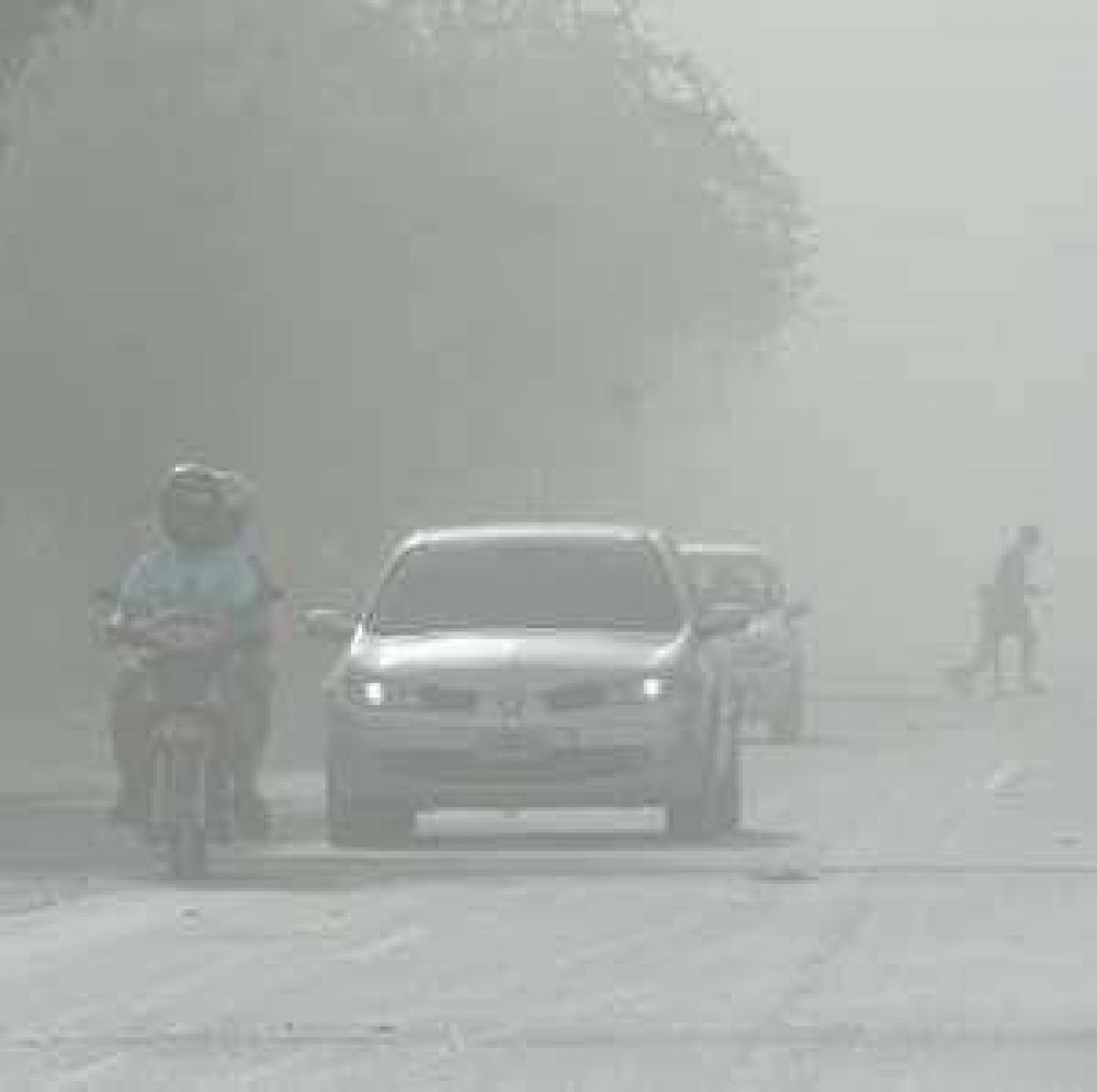 Un d�a infernal con Zonda que sopl� a 90 km/h 