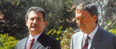 Schiaretti y Uribarri bajan impuestos al campo