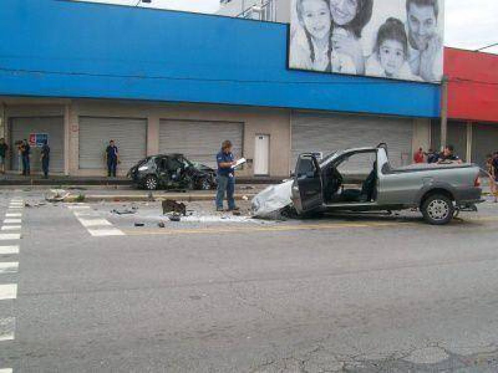 IMPRESIONANTE TRIPLE CHOQUE EN LURO Y LA EX 182 DE MAR DEL PLATA