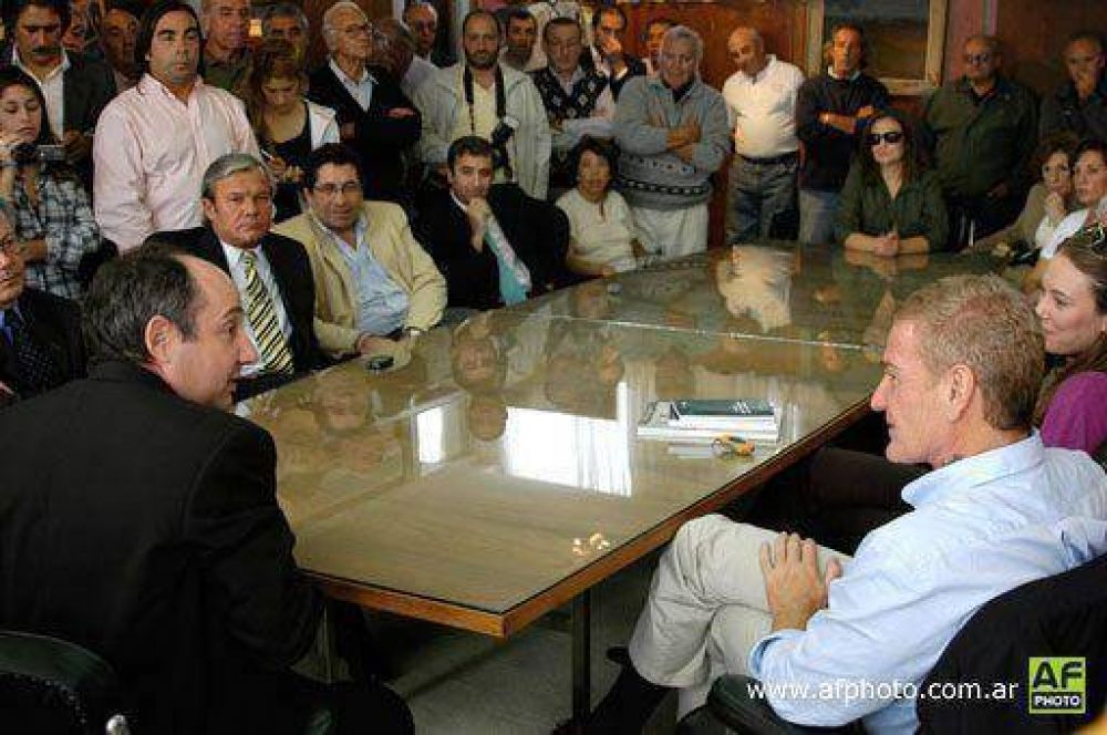 Francisco De Narv�ez: "La principal tarea de un pol�tico es escuchar a la gente"