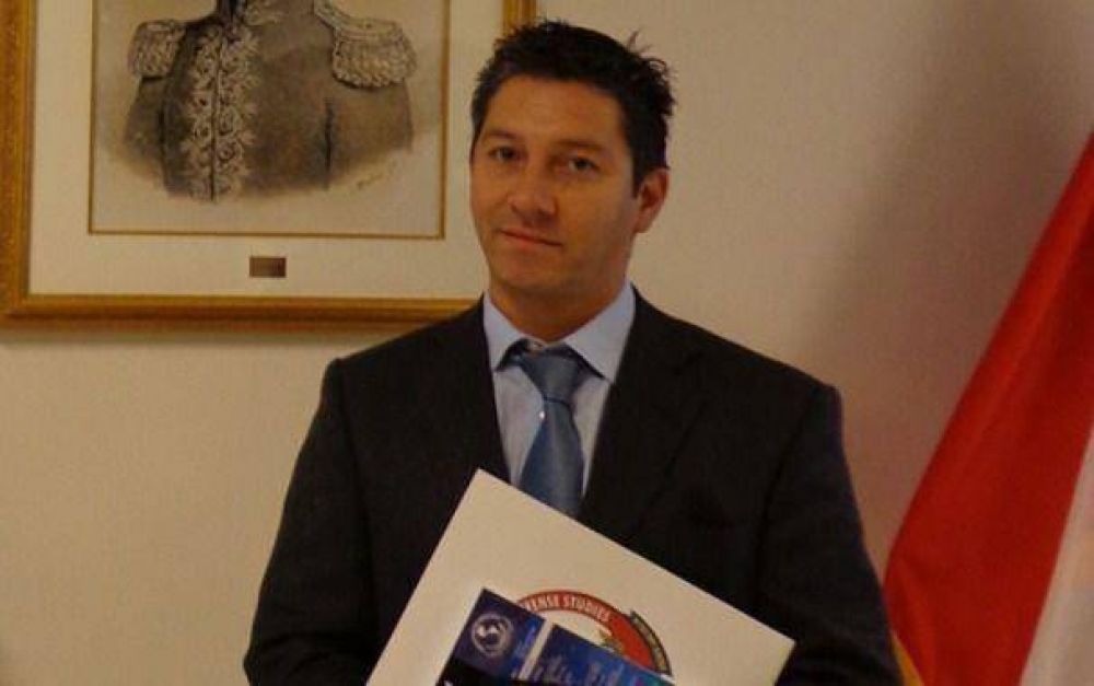 Ruta 2: denuncian instalaci�n indebida de carteles de obra
