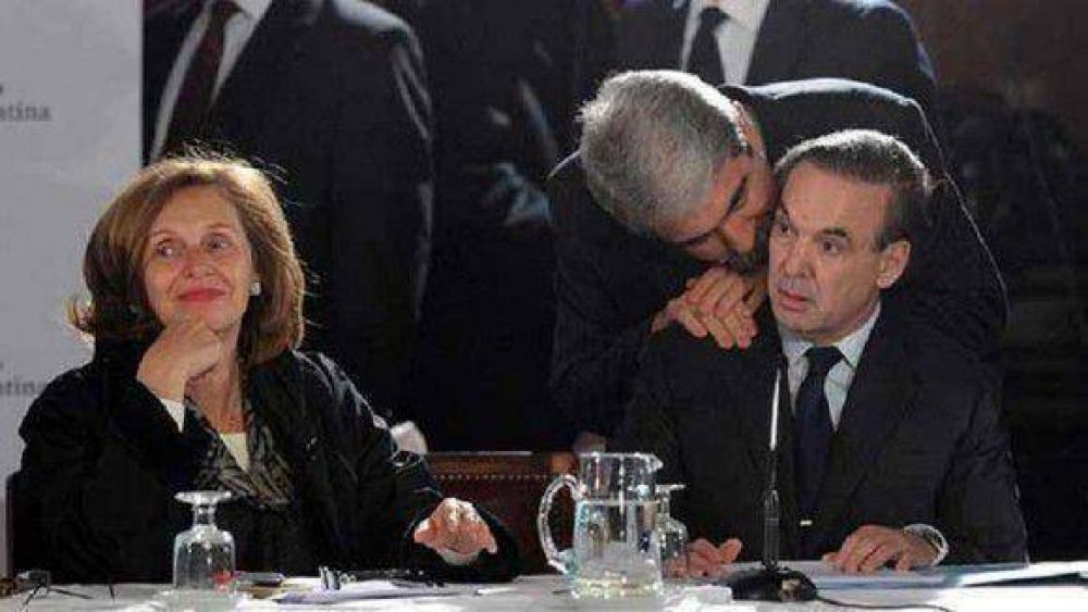 Pichetto neg� que quiera el lugar de Beatriz Rojk�s 