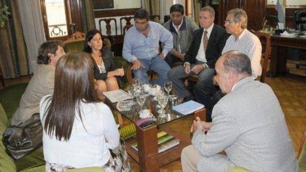 La Ministra de Educaci�n y los gremios se re�nen para definir el calendario escolar 