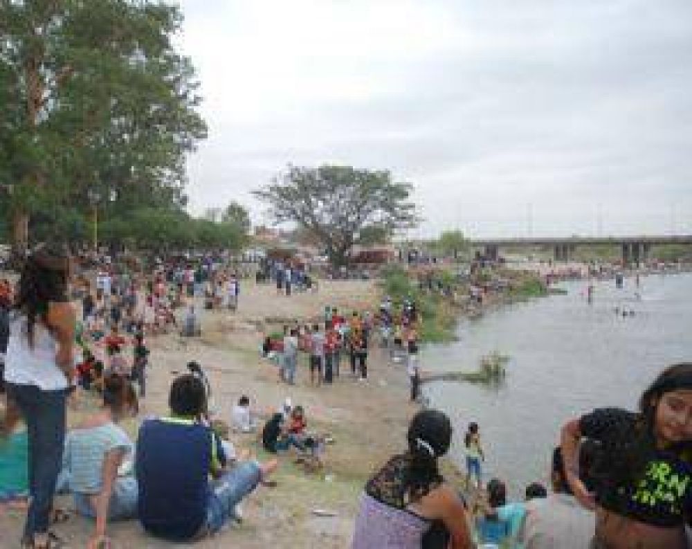 Gran afluencia de gente a la ribera del Dulce