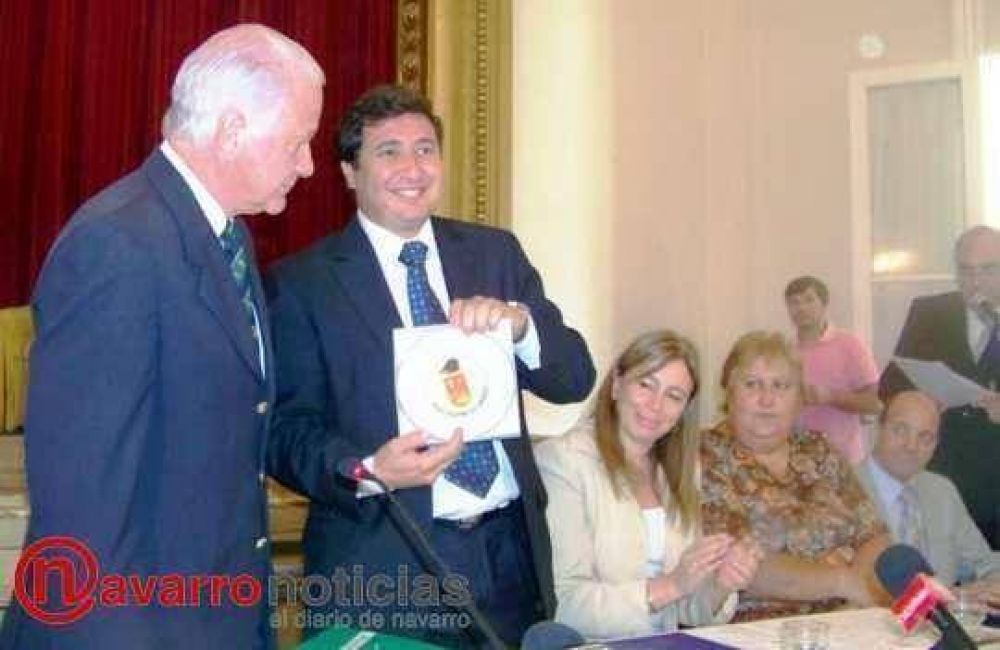 El ministro Arroyo lleg� para firmar importante convenio