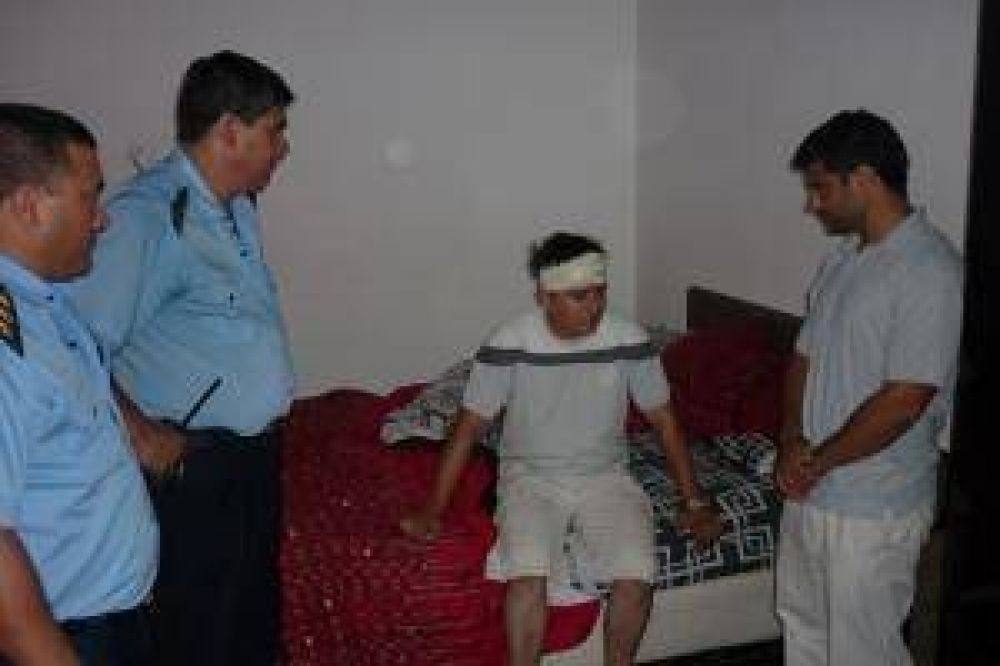 El subsecretario visit� al comisario herido en la trifulca del Barrio Solidario