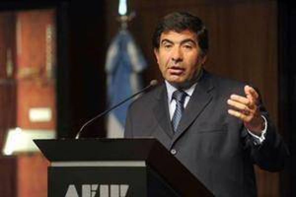 Vecinos de Echegaray sin electricidad denuncian que el funcionario no sufre cortes de luz