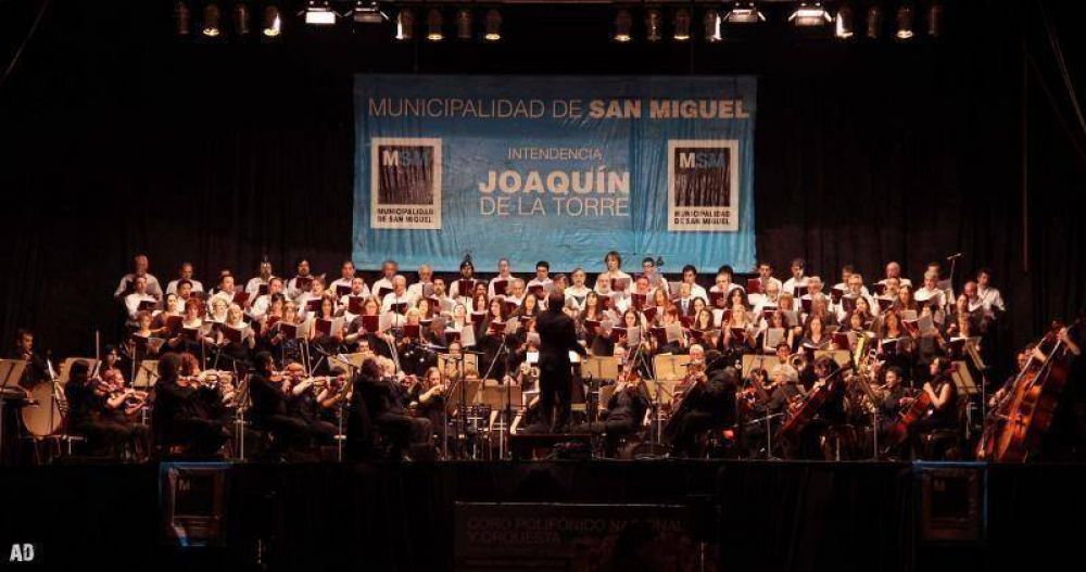 El Coro Polif�nico Nacional brill� en la noche de San Miguel