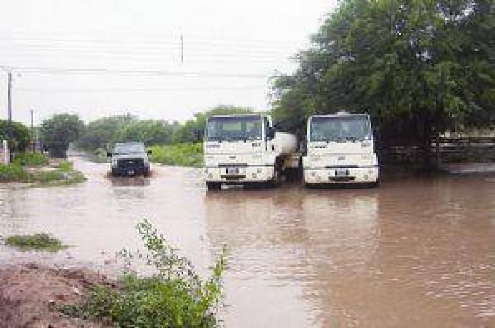 Otumpa: Asistieron a unas 40 familias por lluvias intensas