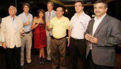 Oposici�n: brindis y acercamiento pol�tico