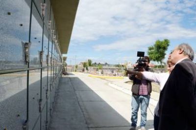 Autoridades inauguraron nichos y se plantea la necesidad de tener otro cementerio