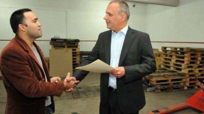 Provincia asisti� econ�micamente a comerciante damnificado por un robo a un dep�sito de Trelew