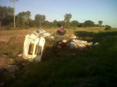 Un camionero muri� en un vuelco cerca Balde