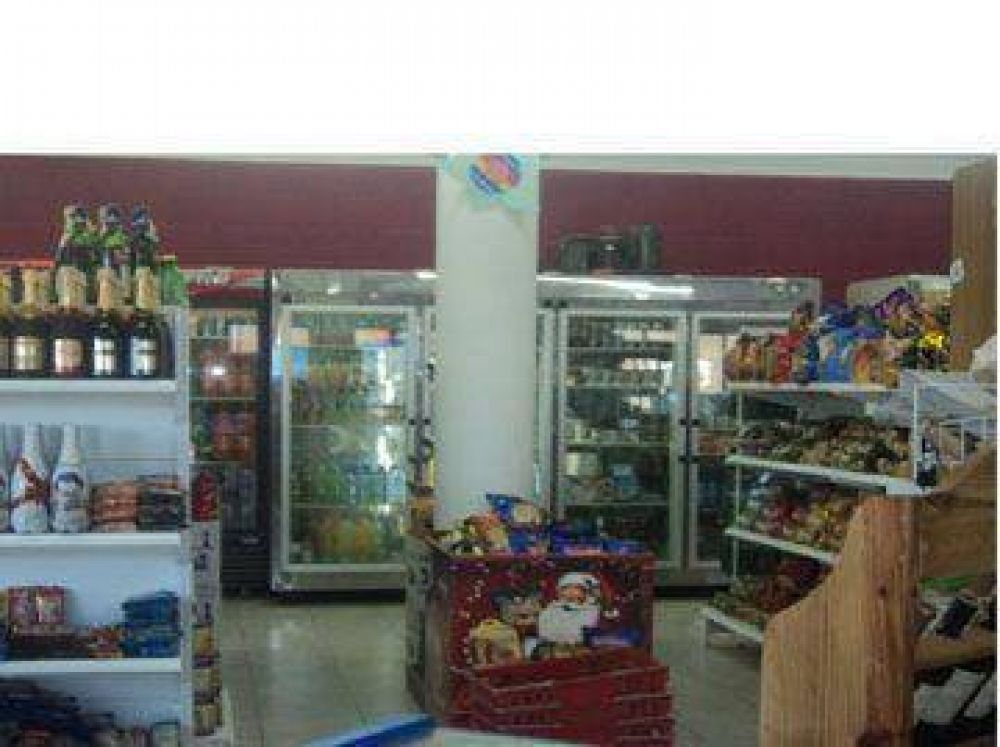 A punta de pistola roban en mercado