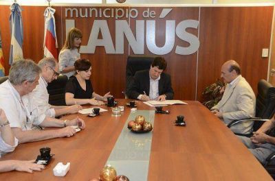 Firma de convenios de colaboraci�n con los 4 hospitales de Lan�s