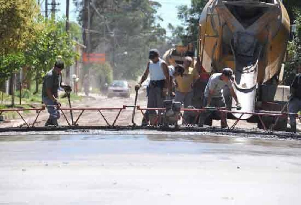 Comenz� la pavimentaci�n de una nueva cuadra de la calle Palacios