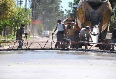 Comenz� la pavimentaci�n de una nueva cuadra de la calle Palacios