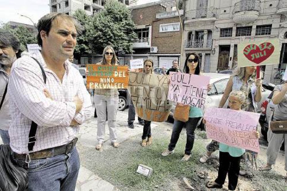 Conflicto por el paradero de una nena en adopci�n 