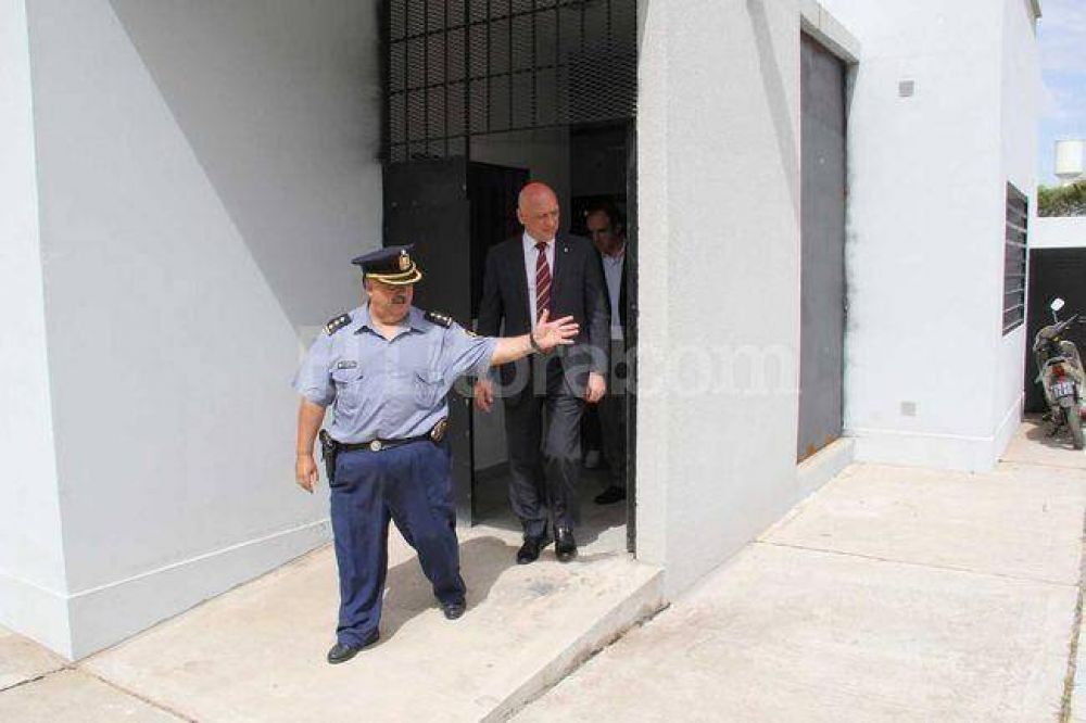 Se inaugur� una nueva comisar�a en el barrio Loyola Sur