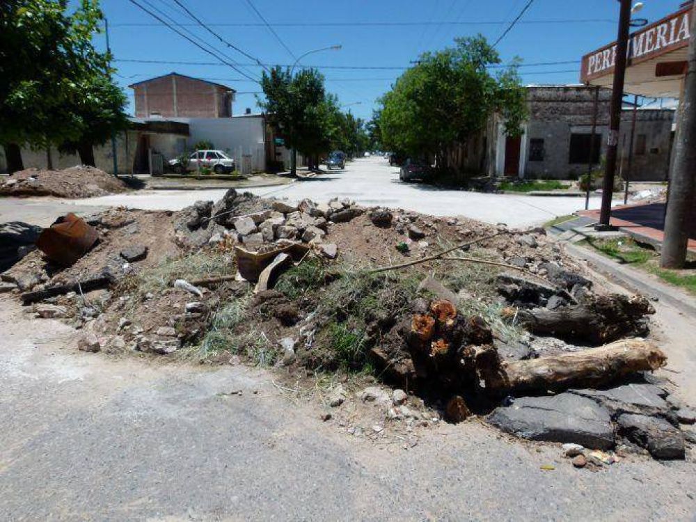 La calle Matheu todav�a no se inaugur� y ya se convirti� en un basural