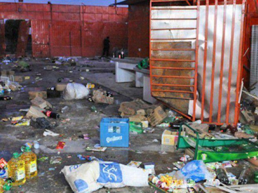 Analizan otorgar ayuda econ�mica a unos cuarenta comerciantes robados