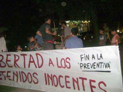 En Concepci�n del Uruguay reclamaron la liberaci�n de los detenidos en intentos de saqueos 