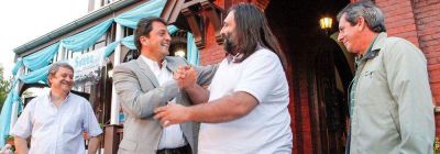 Tras un a�o de conflicto con Scioli, Baradel estampa acuerdo con Massa