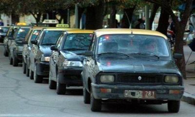 R�o IV: unifican tarifa de taxis y remises y la suben 80% en 2 veces 