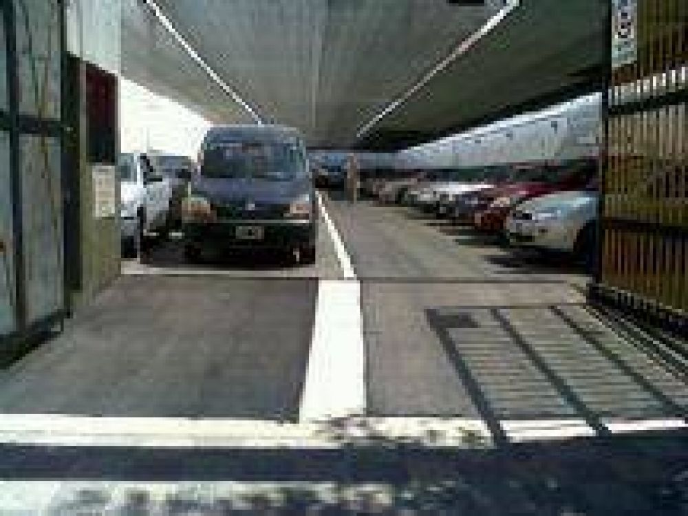 La playa de estacionamiento del shopping Alto Noa fue clausurada