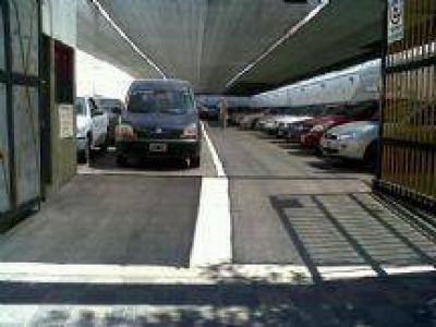 La playa de estacionamiento del shopping Alto Noa fue clausurada