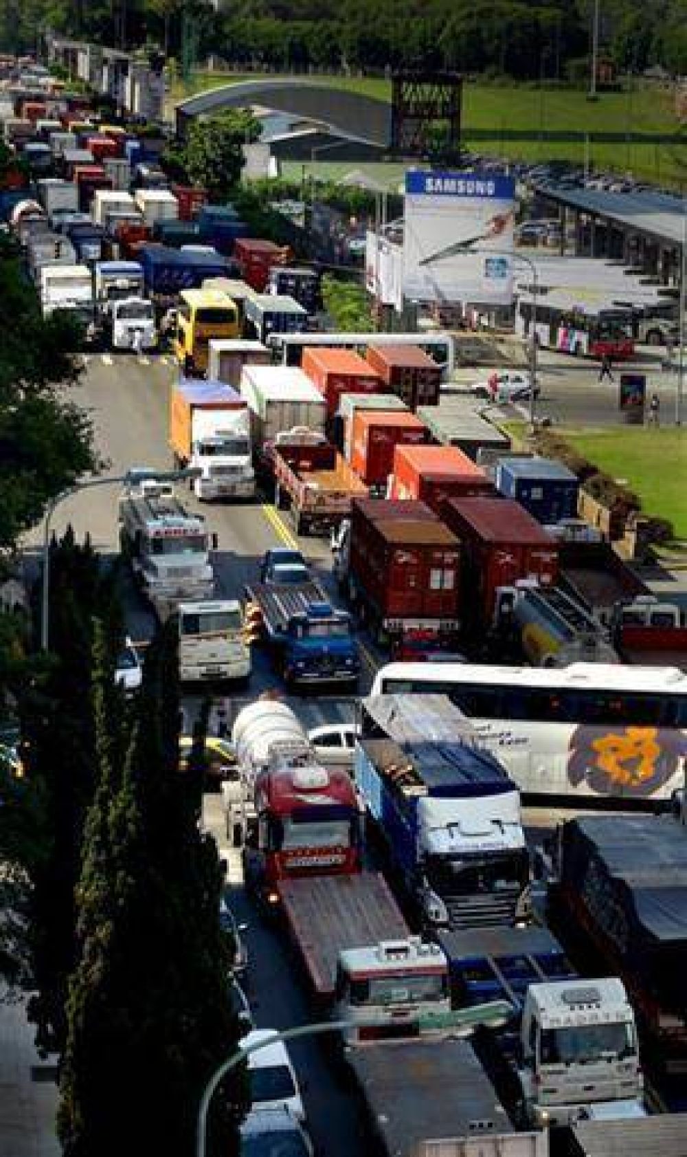 Caos de tr�nsito en Retiro, la zona portuaria y la Panamericana