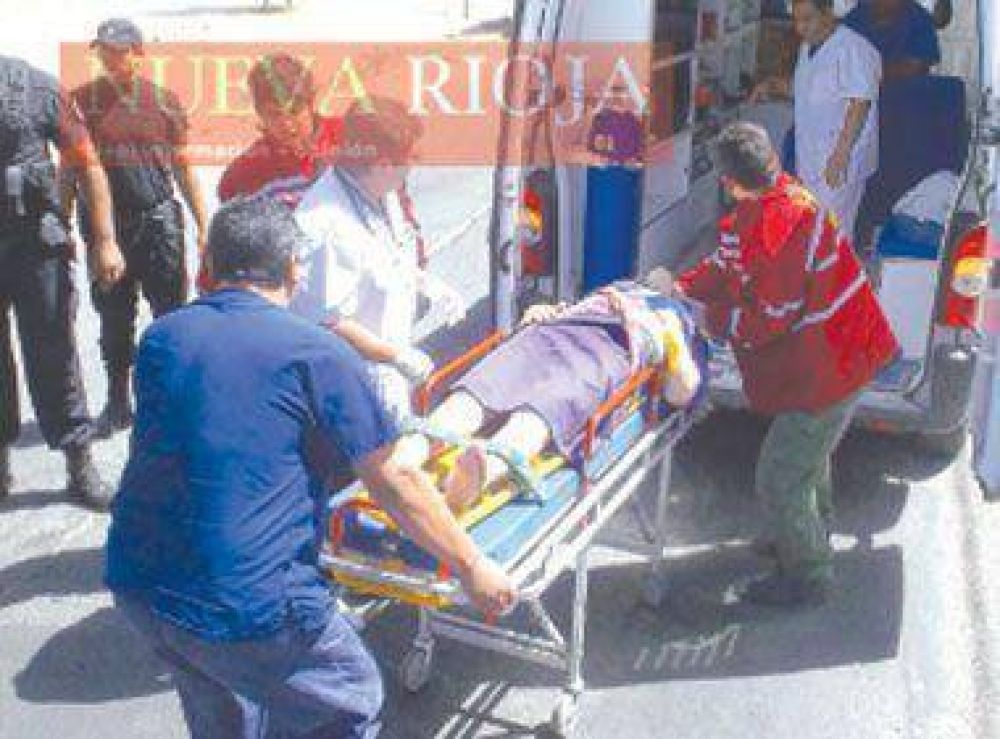 Una mujer con graves fracturas al ser atropellada por un autom�vil
