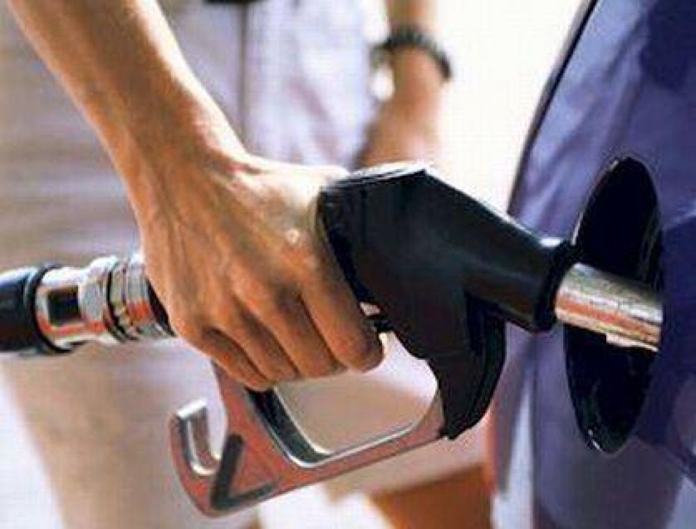 Falta de combustible es otro problema que padecen los fueguinos que viajan al norte